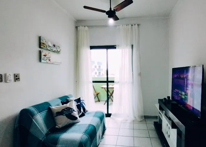 Apto com piscina e churrasqueira a 300 metros da Praia Grande